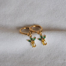 Load image into Gallery viewer, Pineapple Earrings