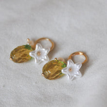 Load image into Gallery viewer, Pearly Pineapple Earrings