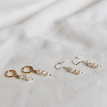 Load image into Gallery viewer, Triple Pearl Earrings