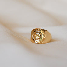 Load image into Gallery viewer, Coin Signet Ring
