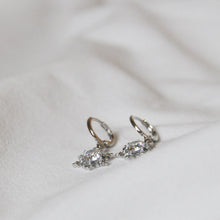 Load image into Gallery viewer, Snow Earrings