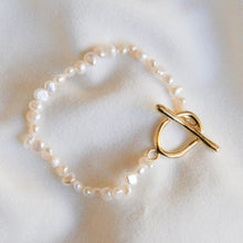 Load image into Gallery viewer, Toggle Clasp Pearl Bracelet