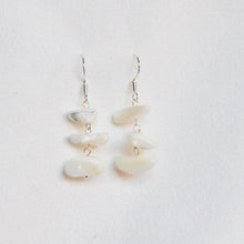 Load image into Gallery viewer, Shell Link Earrings