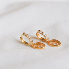 Load image into Gallery viewer, Abstract Face Earrings