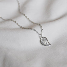 Load image into Gallery viewer, Leaf Necklace