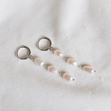 Load image into Gallery viewer, Pearl Link Earrings