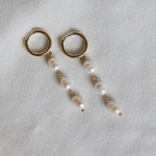 Load image into Gallery viewer, Pearl Link Earrings
