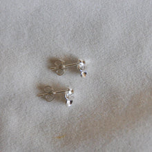 Load image into Gallery viewer, Silver Daisy Studs
