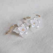 Load image into Gallery viewer, Lily Earrings
