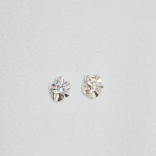 Load image into Gallery viewer, Silver Daisy Studs
